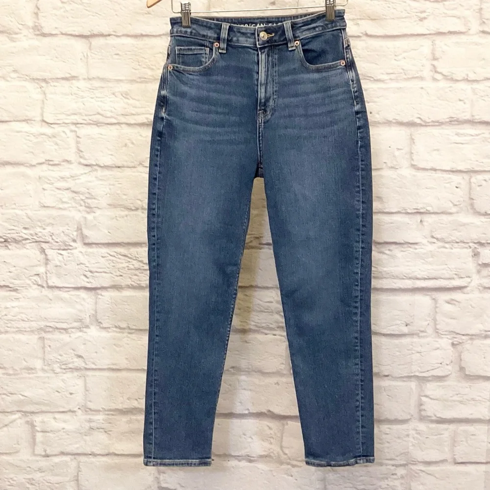 American Eagle 4 Short Mom Women’s Jeans High Rise 2022 Stretch Whiskered